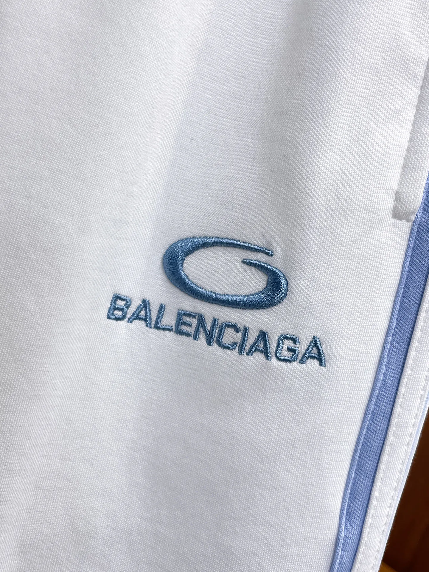 Balenciaga's three-standard complete 2026 summer New Arrival men's casual shorts, advanced custom-made Breathable fabric, Breathable fabric, extremely stretchy and comfortable, impeccable details, top-grade accessories, original logo design concept, delicate and soft feel! The upper body fit is awesome! Size: M-XXXL Please state your height and weight when ordering